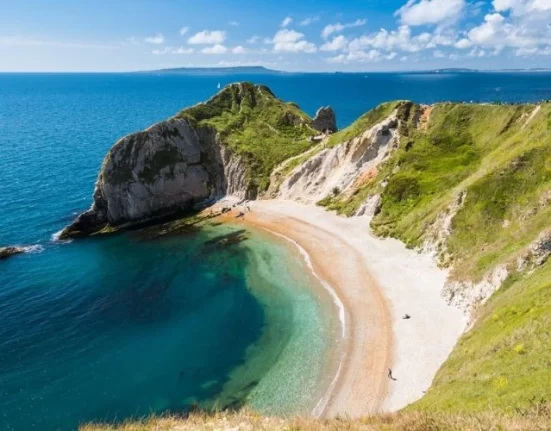 7 Best UK Beaches you can reach by train