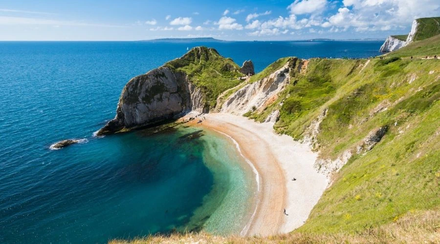 7 Best UK Beaches you can reach by train